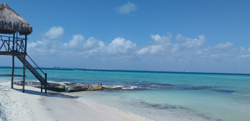 white beach in isla mujeres