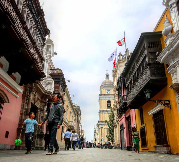 what to do in peru howlanders