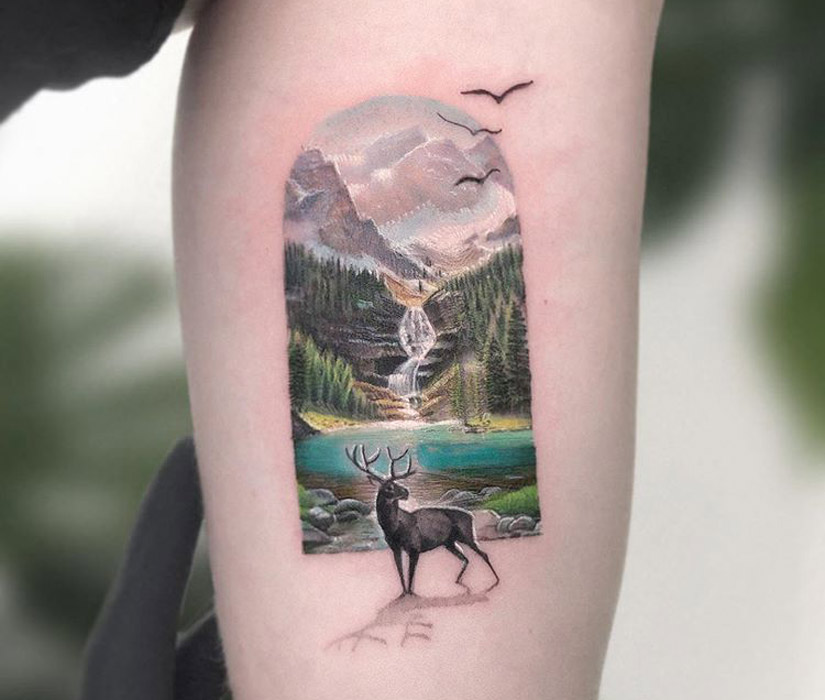 tatuaje ciervo en naturaleza