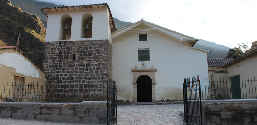 iglesia blanca colonial ollantaytambo