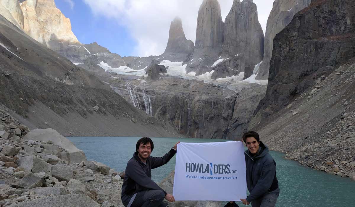 bandera howlanders en Torres del Paine