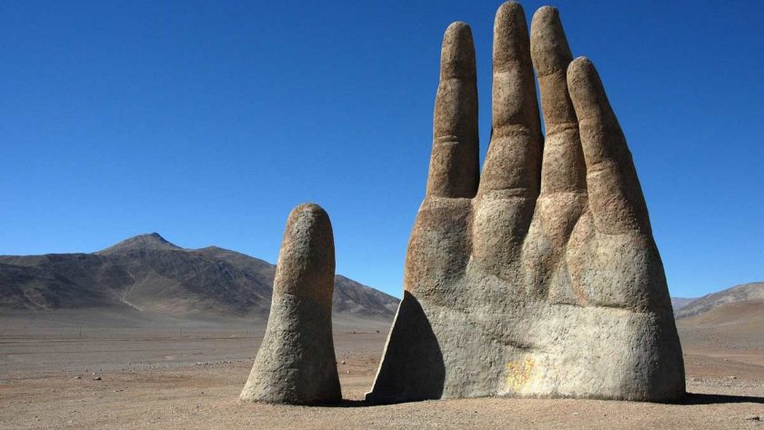 monumento mano desierto de atacama