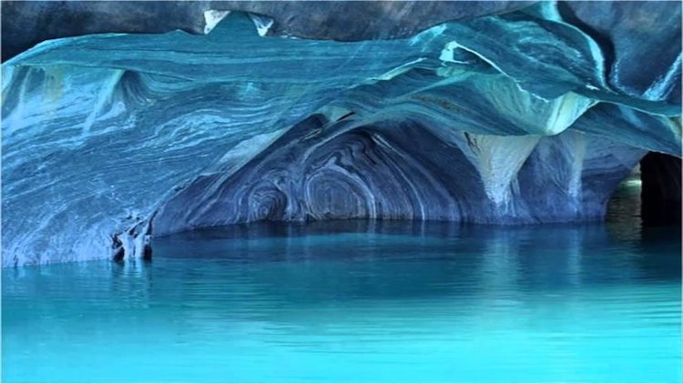 Marble caves and cathedral: a place to visit in the Patagonia in Chile