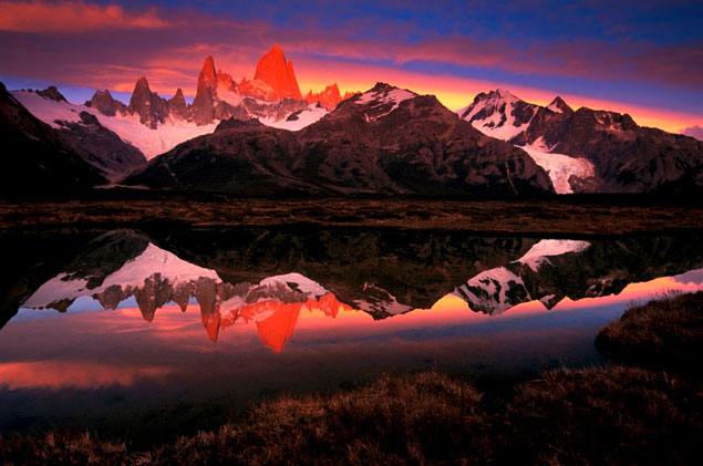 glaciares de la patagonia con el cielo rosa