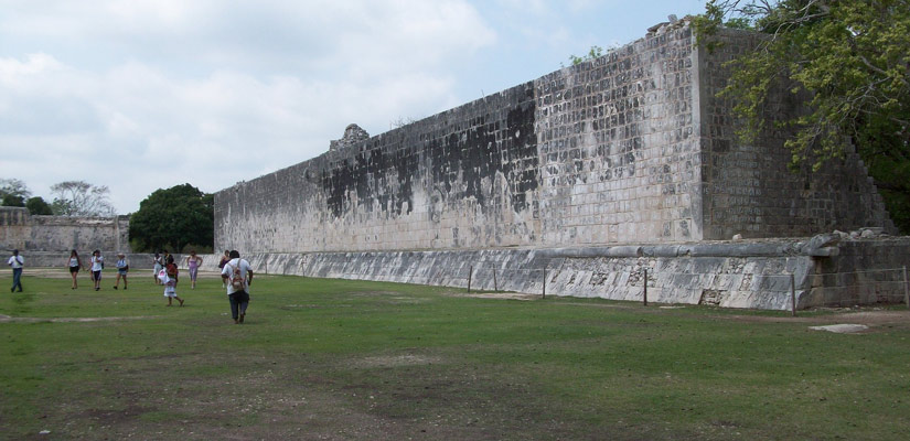 tourists in chichen itza and fun facts