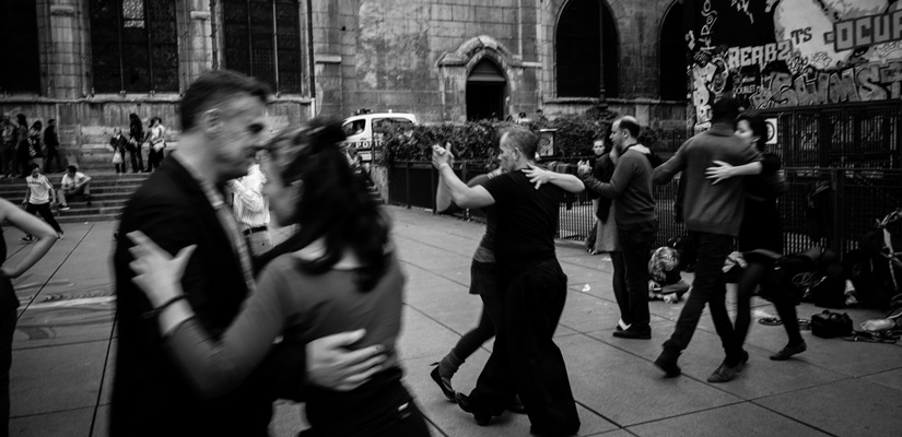 people dancing tango in the street