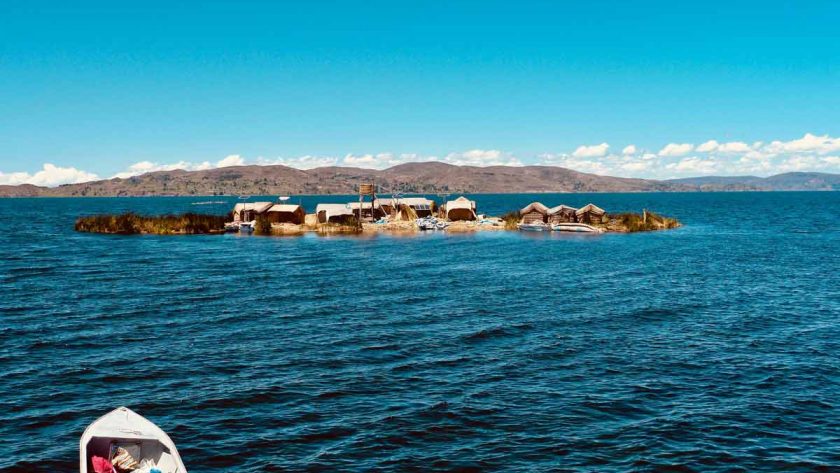 isla de totora en lago titicaca