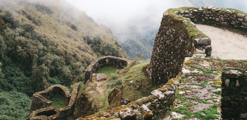 ruinas en el camino del inca peru