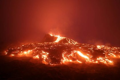 volcán en erupcion en islandia