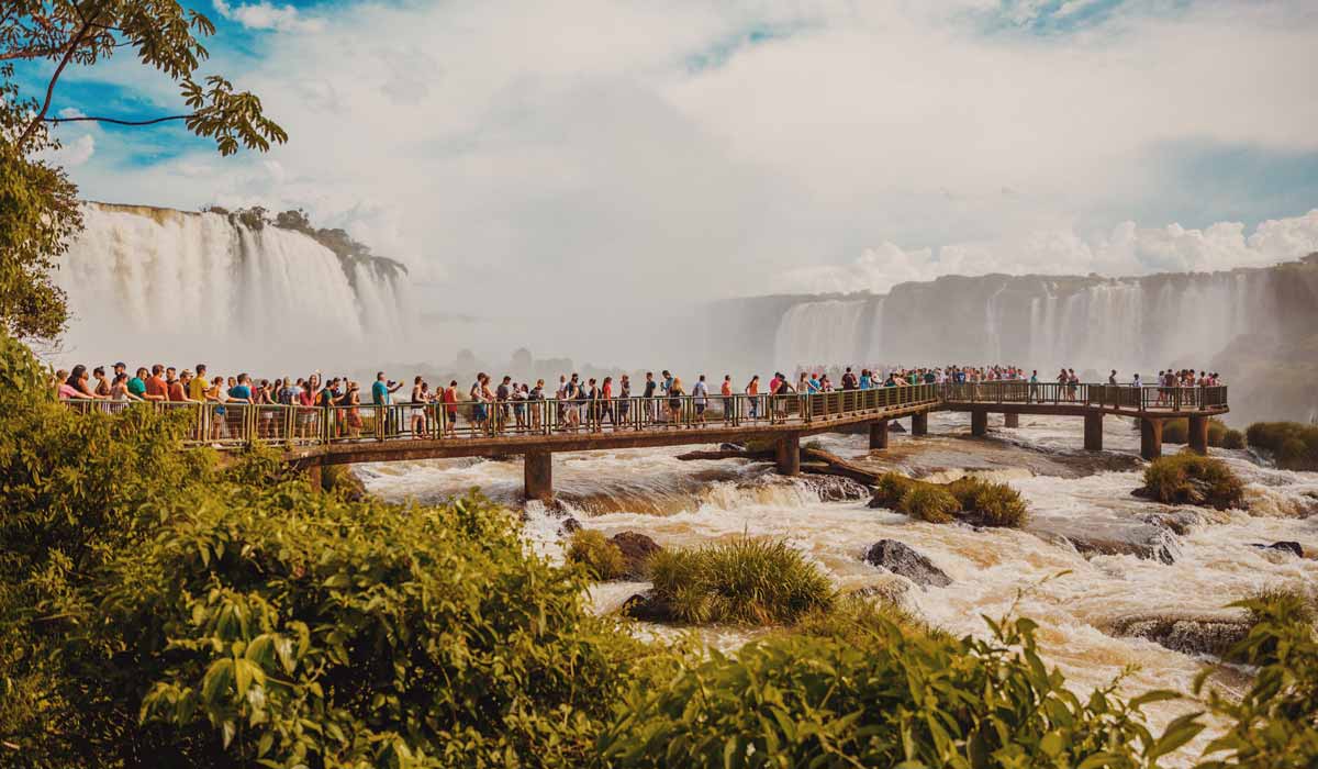 <b>Iguazu Falls: Which Side is Better?</b>