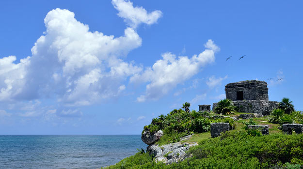 tulum ruins near the sea