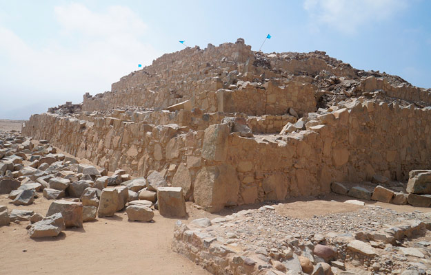 Ruinas de la mayor pirámide de Caral