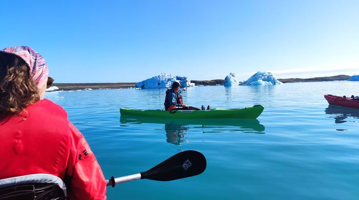 kayaking in jokulsarlon glacial lagoon