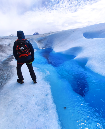 caminando sobre el glaciar perito moreno