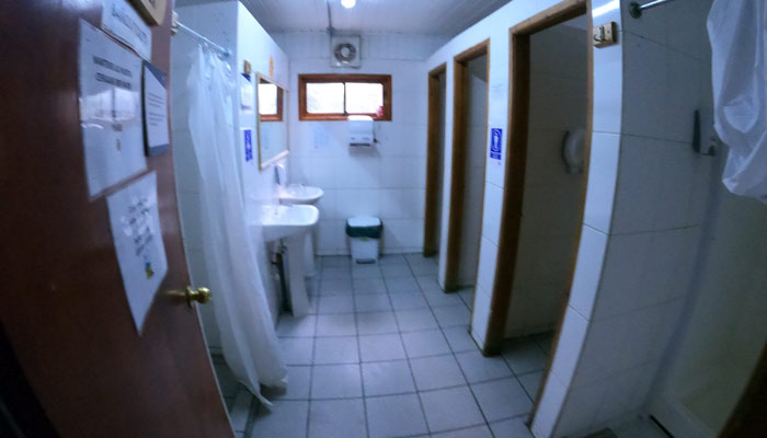 toilets refugio cuernos